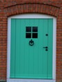 drewniane drzwi zewntrzne w stylu angielskim